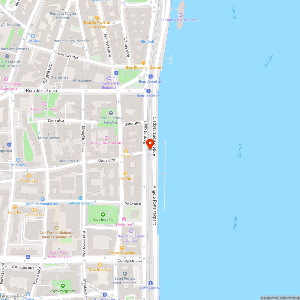 Kidőlt tábla a forgalmas bicikliút mellett (a járdán) bejelentés helye