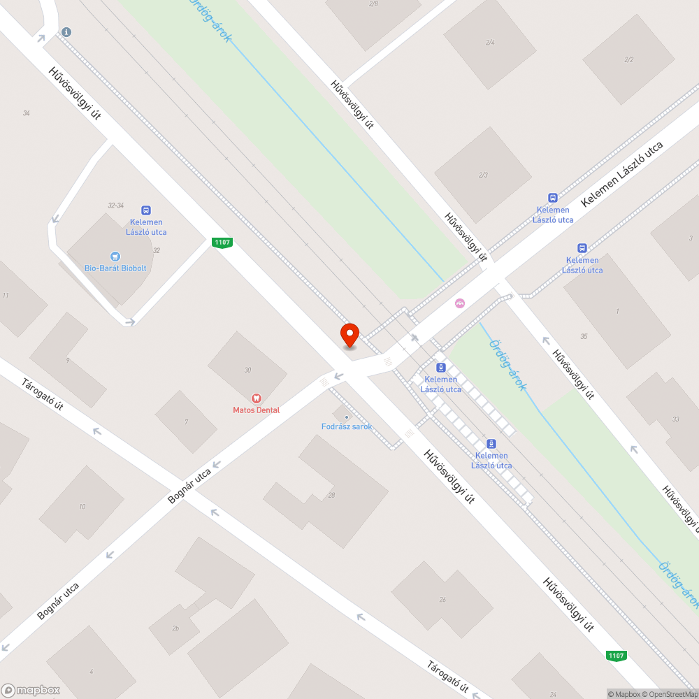 Közmű fedél mellett kátyú bejelentés helye