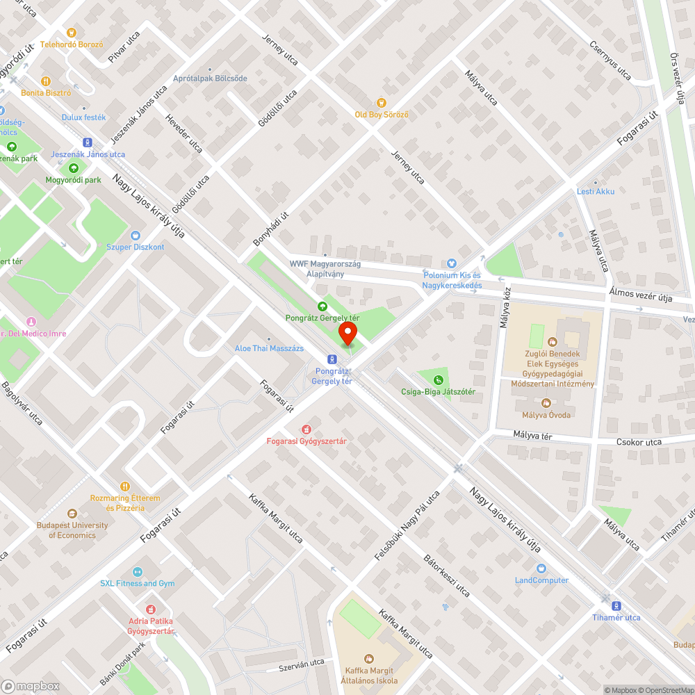 Elszórt feles üvegek, kupakok és cigicsikkek tömkelege bejelentés helye