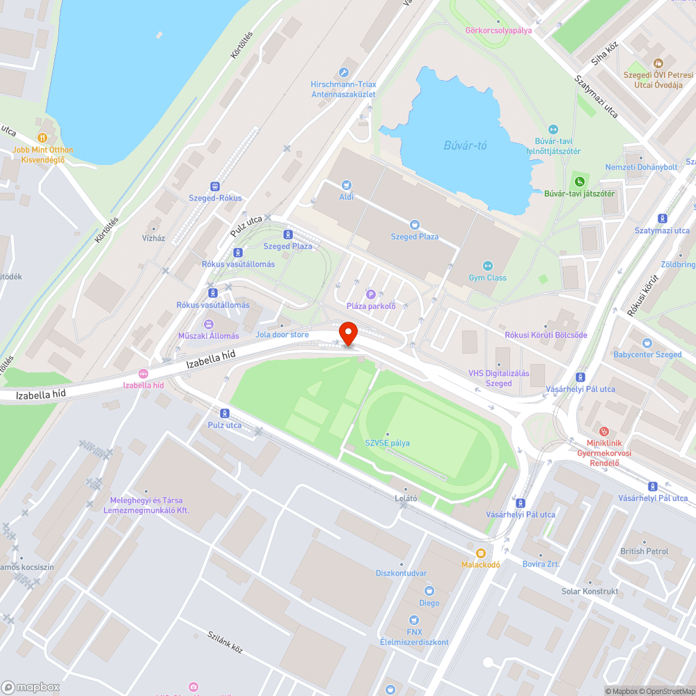 Alacsony tábla, régi megállónév-tábla, kopott menetrendtartók bejelentés helye