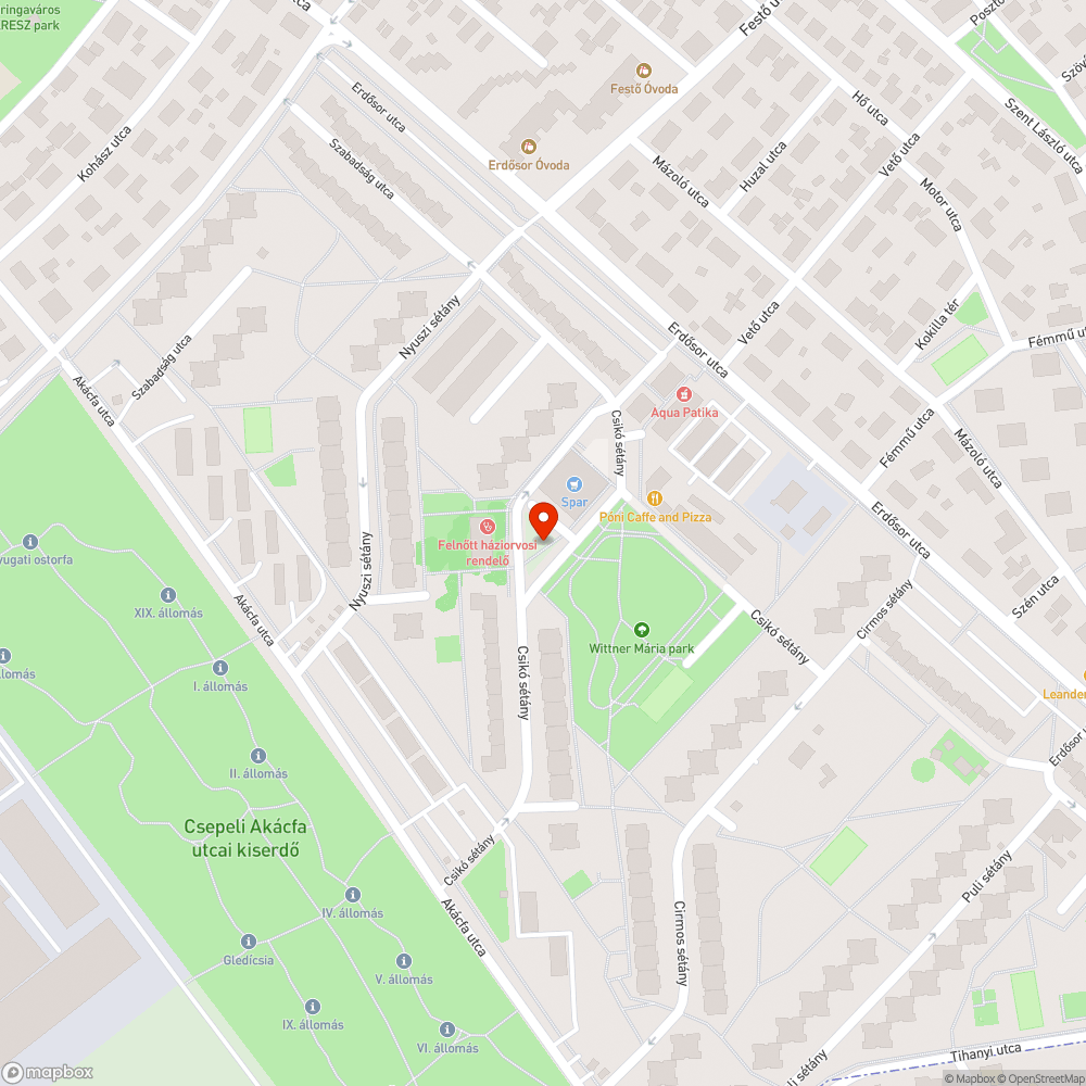 Törött roncsautó foglalja a parkolóhelyet bejelentés helye