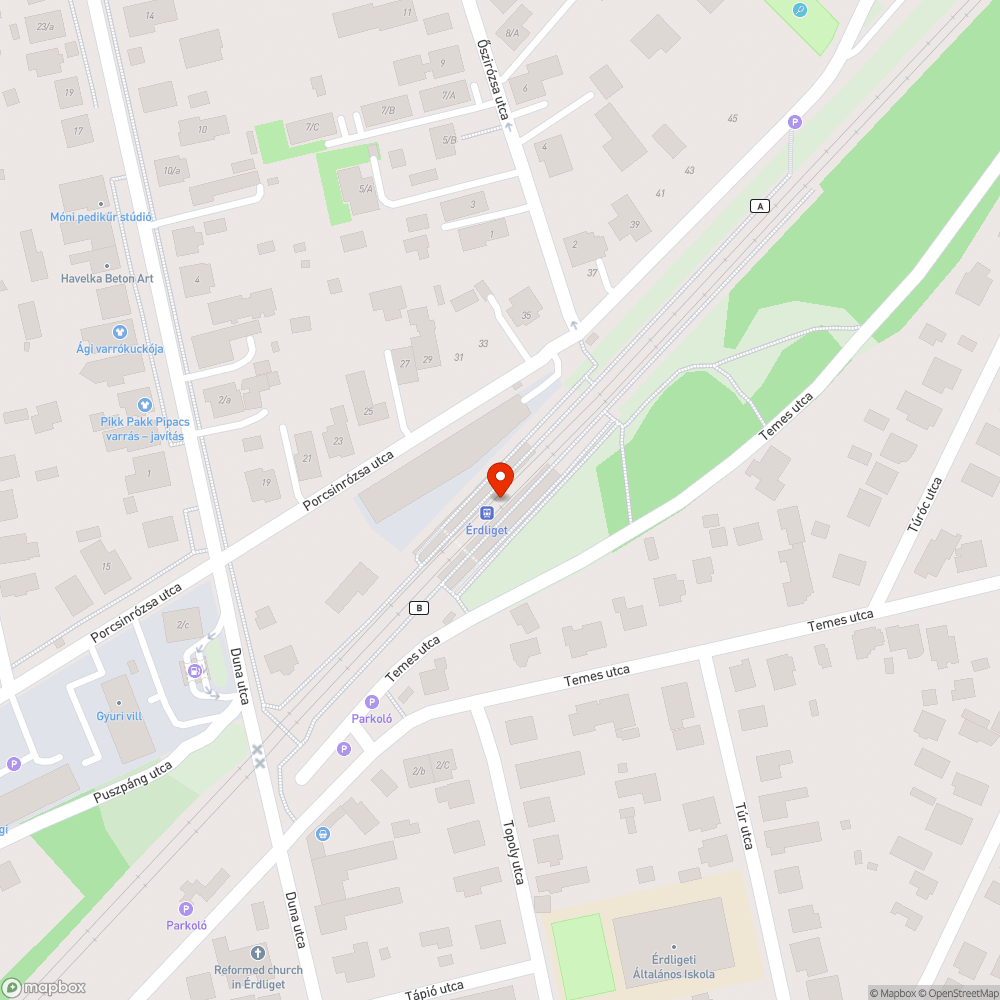 Sérült és hiányzó burkolati elemek az érdligeti vasútállomáson bejelentés helye