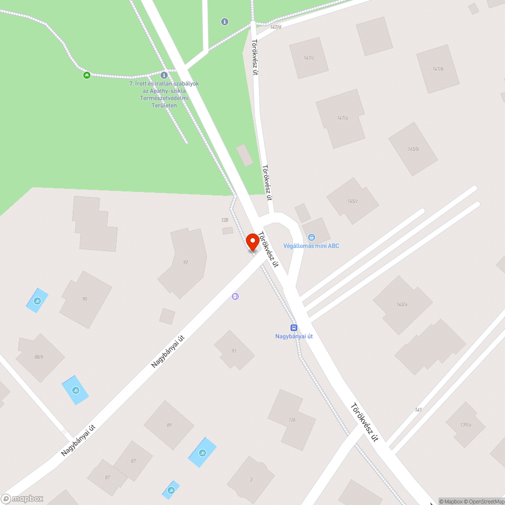 Egymásra csúszott közlekedési táblák bejelentés helye