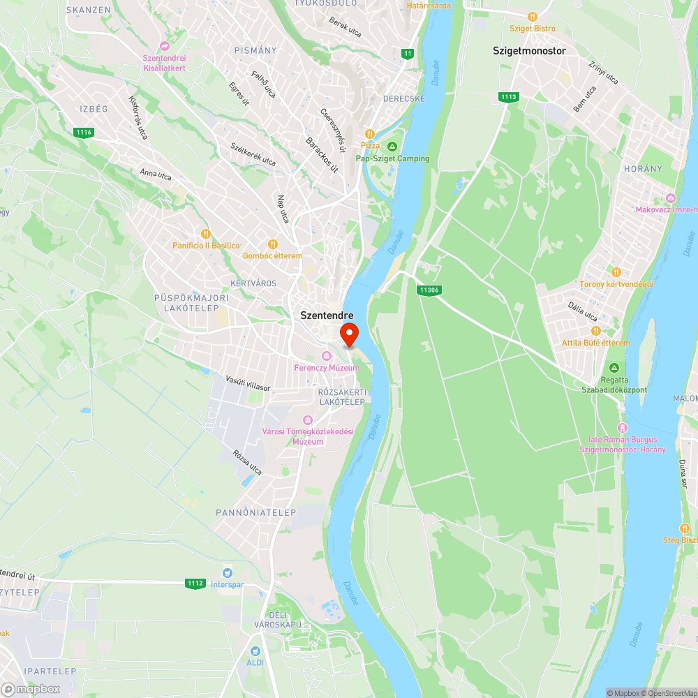 Fáradtan pihenő tábla a szervizút kijáratánál bejelentés helye