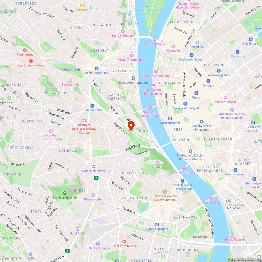 Szeméthalom az ideiglenes turistabusz-parkolóban bejelentés helye