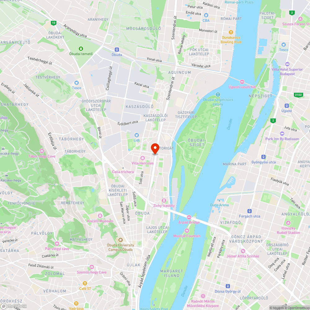 Reklámtáblák után maradt földből kiálló fémrudak -BALESETVESZÉLY bejelentés helye