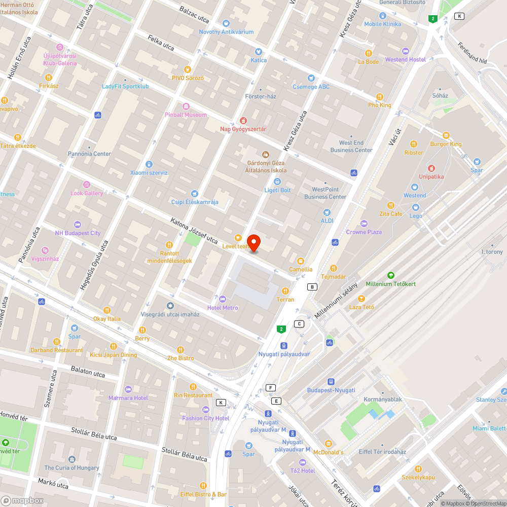 Kieső üvegek a betört kirakatból bejelentés helye