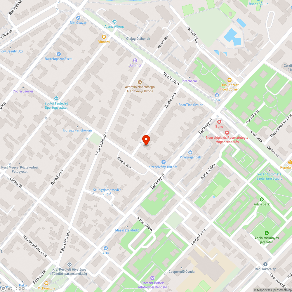 Elhagyott, sérült jármű rendszám nélkül áll bejelentés helye