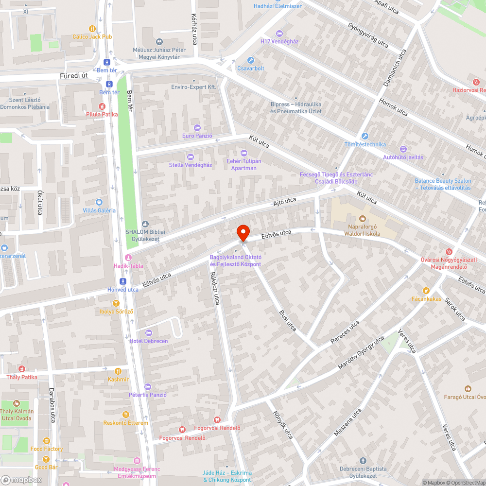 Elforgatott, helyenként megrongalt közlekedési táblák bejelentés helye