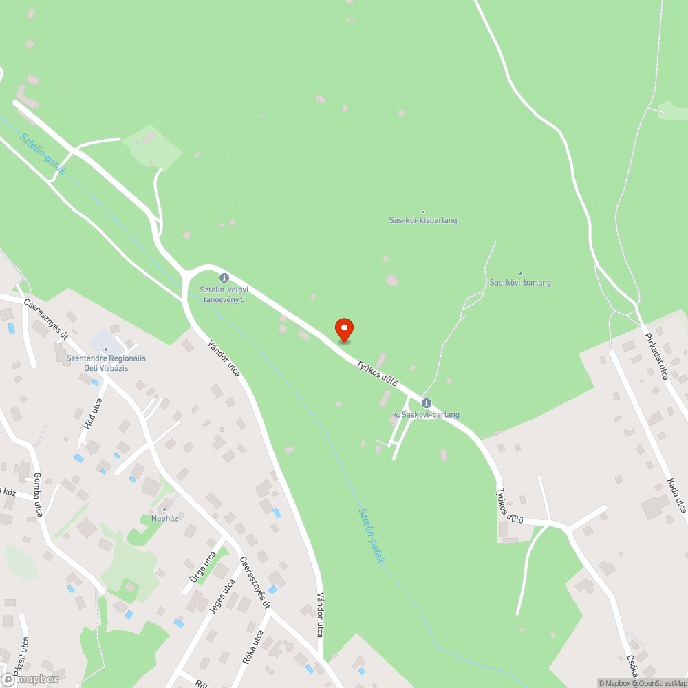 Növényzet két oldalról útra belóg és karcolja a kocsik oldalát bejelentés helye