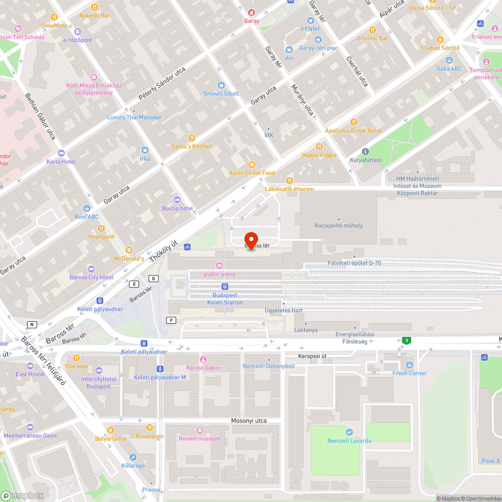 Gaz és bokor a kerékpártámaszok között bejelentés helye