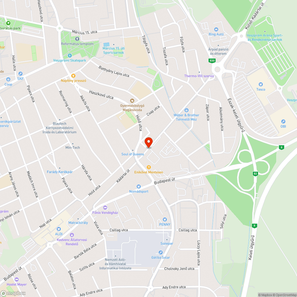 Parkolnak a kerékpár számára kijelölt sávban.... bejelentés helye