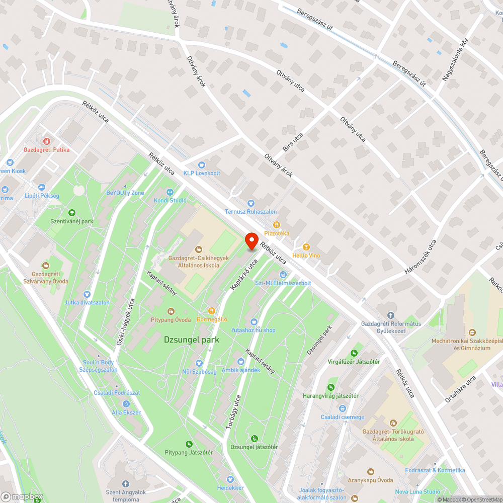 Parkoló autók által akadályozva a zebra bejelentés helye