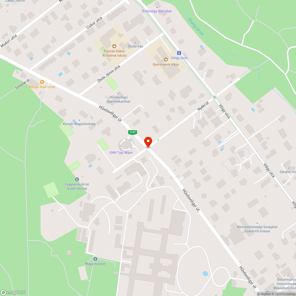 Növényzet által benőtt közlekedési lámpa bejelentés helye