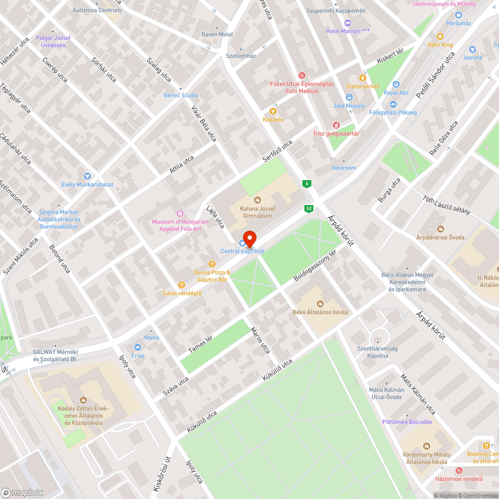 Buszmegállón életveszélyesen átvezetett gyalog-, és kerékpárút bejelentés helye