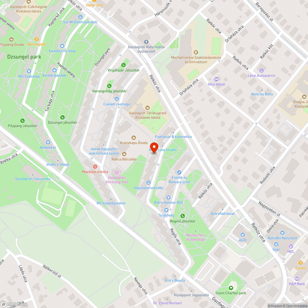 Reklám a totemen a Kaptató sétányon bejelentés helye