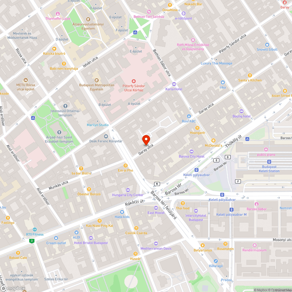 Lyuk a járda közepén már évek óta bejelentés helye