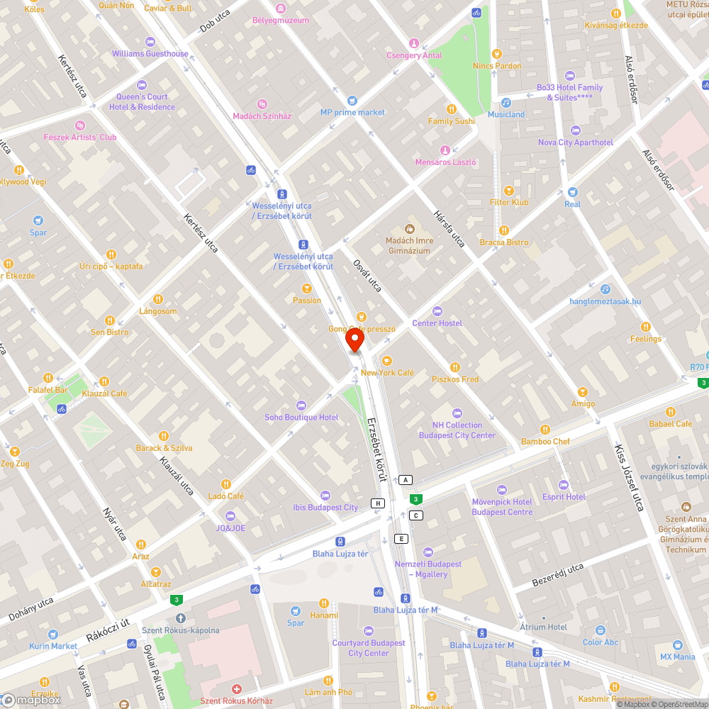 A csatornafedél mellett kátyú bejelentés helye