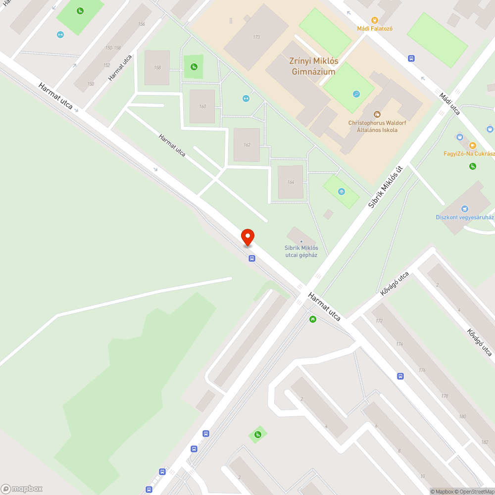 Buszmegállóban több zsáknyi szemét bejelentés helye