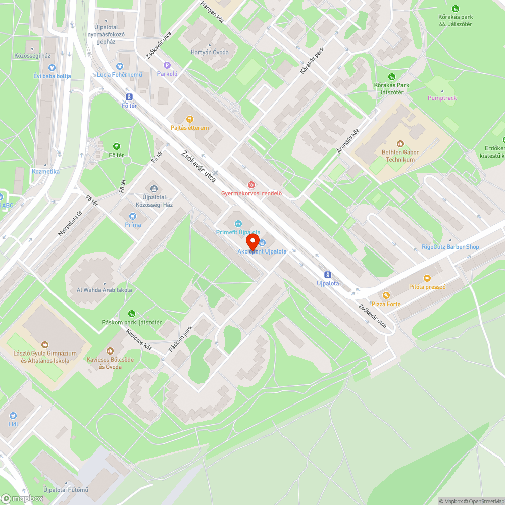 Csatornafedél mellett egy mély luk van bejelentés helye