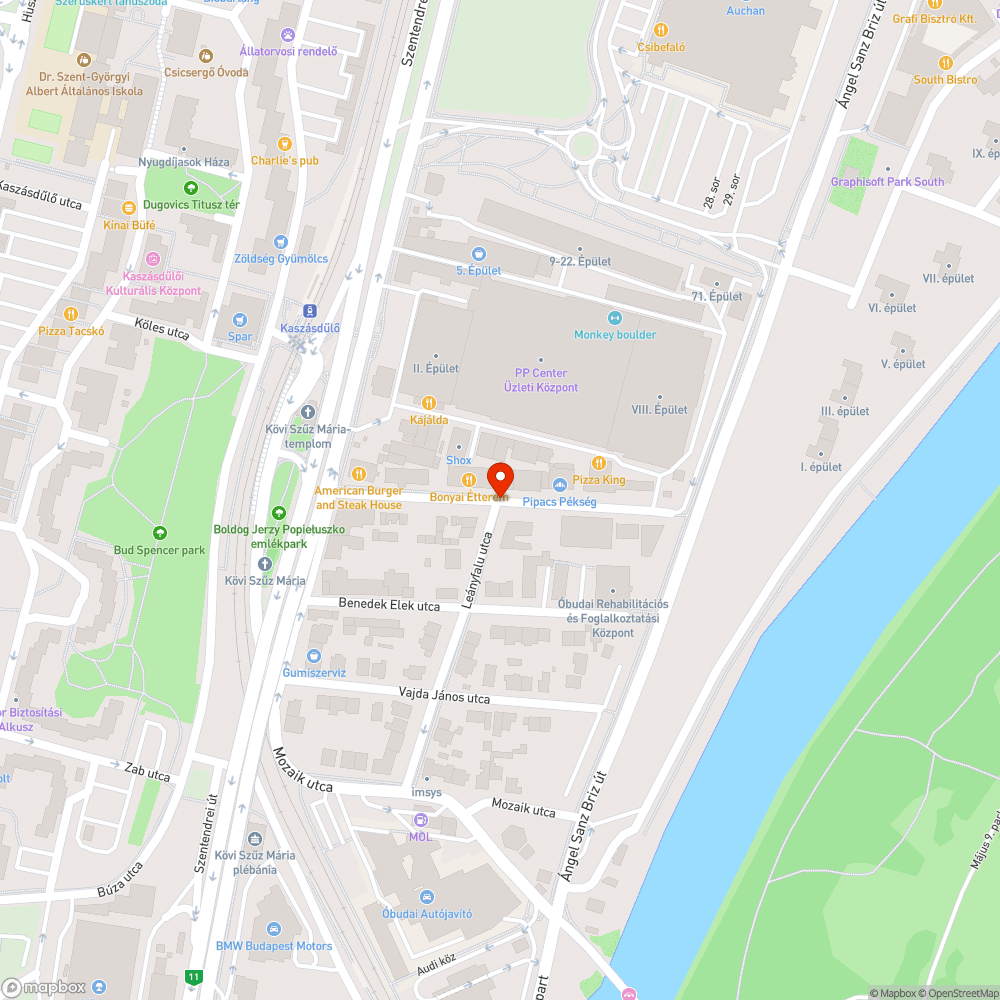 kátyú az úttesten, pont ahol keresztezi a kerékpárút bejelentés helye