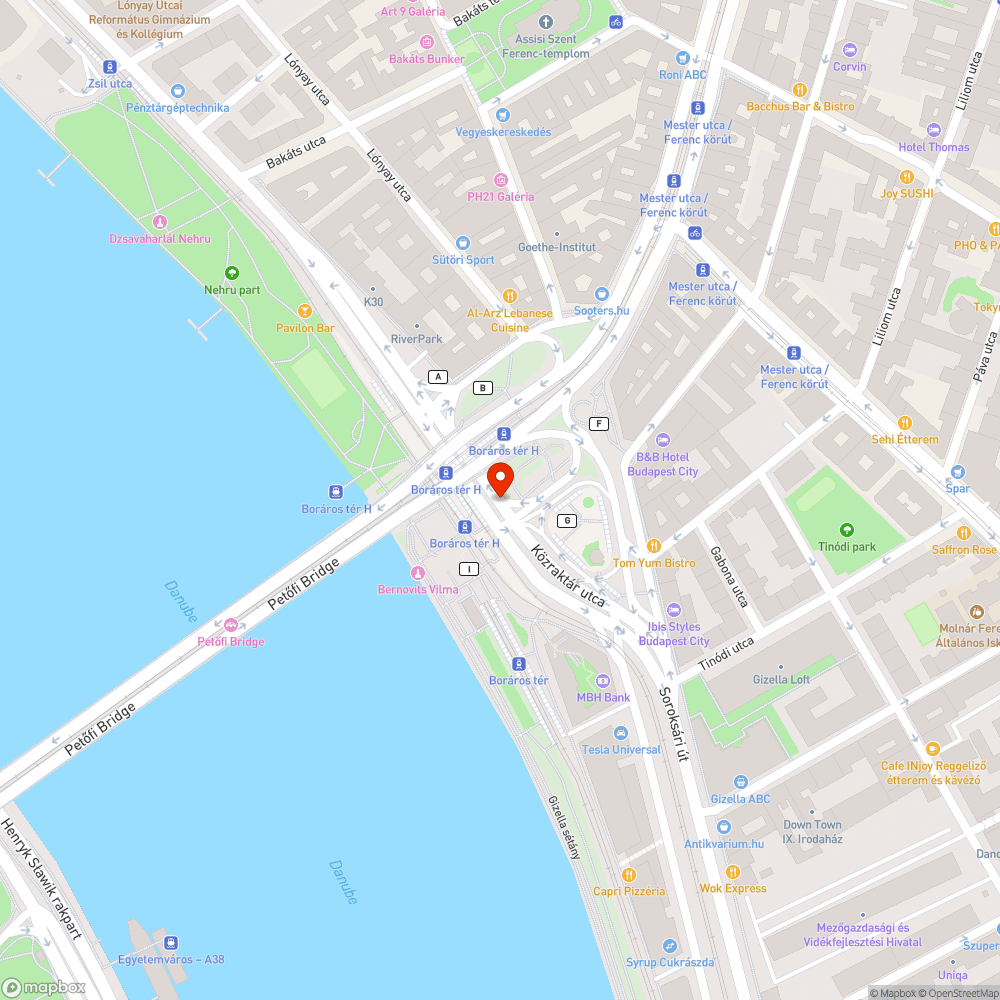 Tele kuka a buszmegállóban bejelentés helye