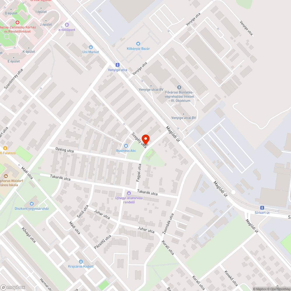 Szemét, zöldhulladék, bűz - egy játszótér mellett bejelentés helye