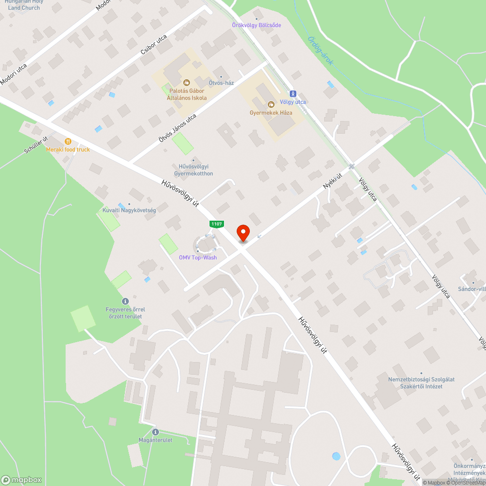 Csatornafedél mellett kitört burkolat bejelentés helye