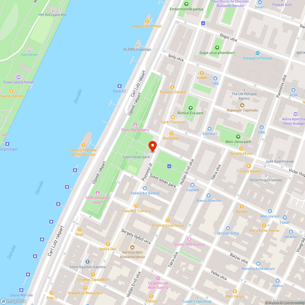 Meg van dőlve a tábla a megállóban bejelentés helye