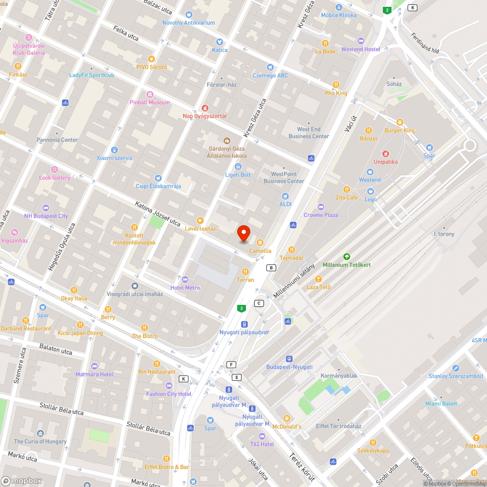 Több hete itt levő, nagyméretű szemét bejelentés helye