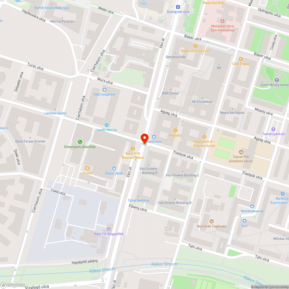 Félig kidőlt lámpa és széttört aszfalt bejelentés helye