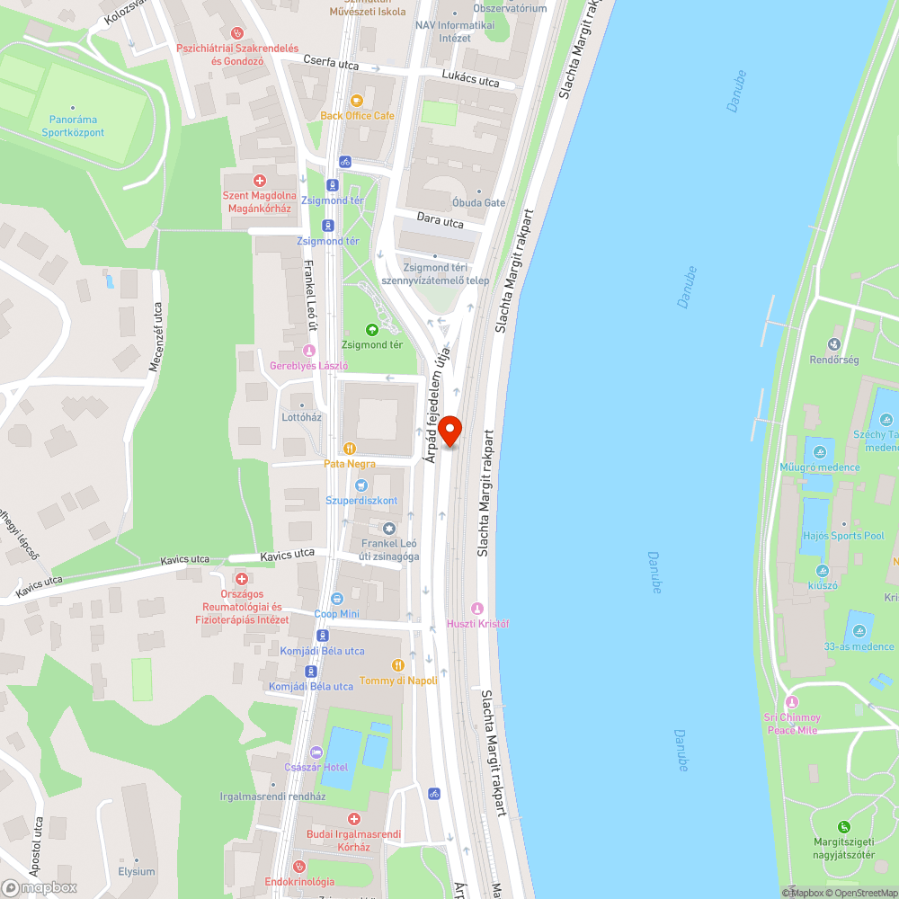 Fakó, koszos, rozsdás tábla és oszlop bejelentés helye