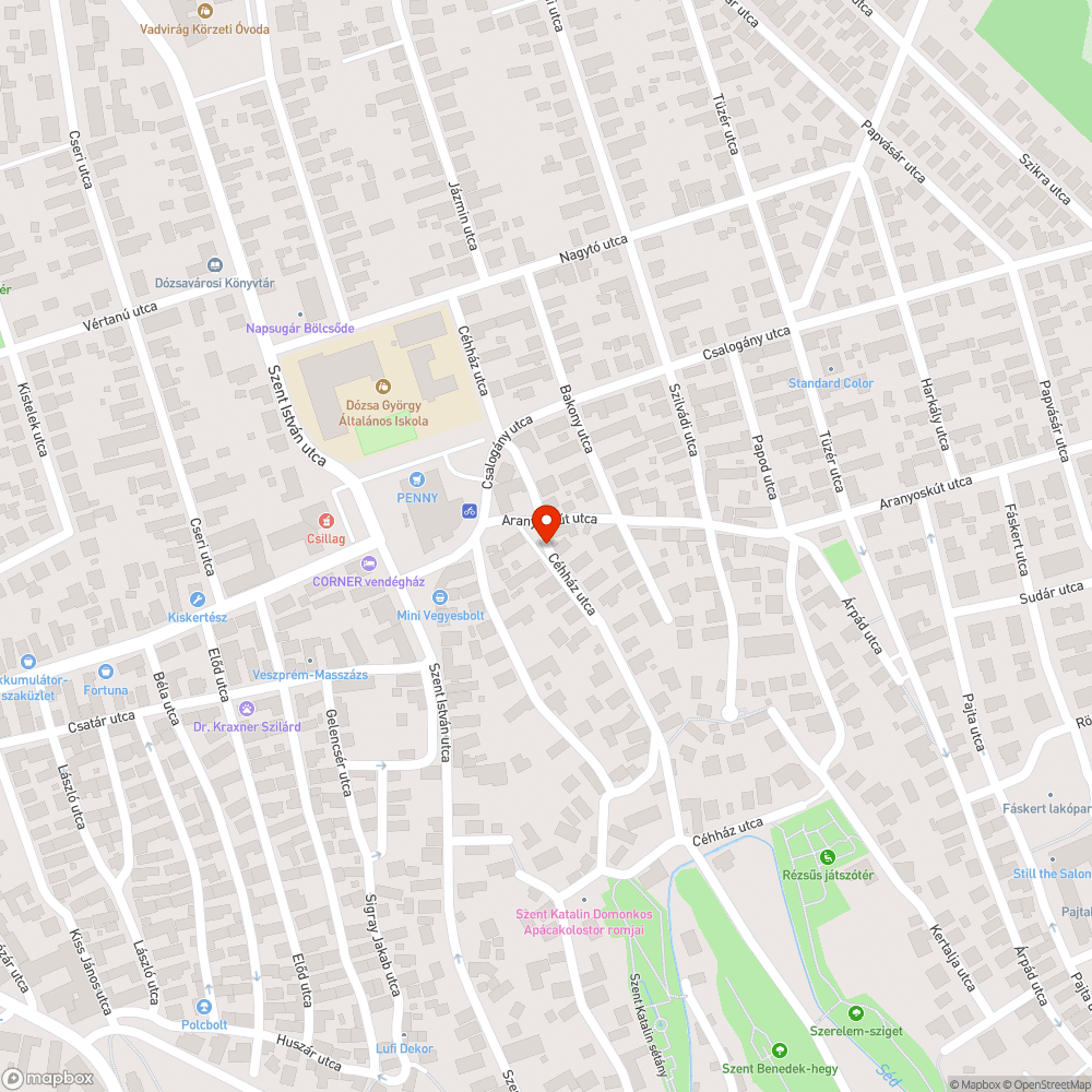 Elhagyatott gépjármű Veszprém Céhház utca 29 bejelentés helye