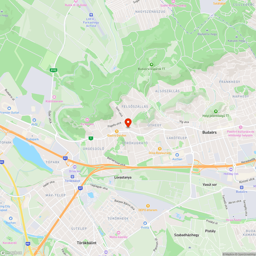 Nővényekkel teljesen benőtt közlekedési tábla bejelentés helye