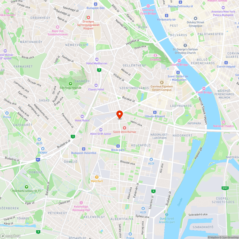 Karolina úti buszmegállónál lévő kátyú bejelentés helye