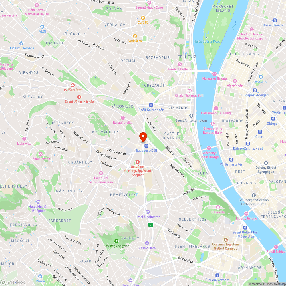 Lefejezett veszélyes oszlopok forgalmas megállóban a Délinél bejelentés helye