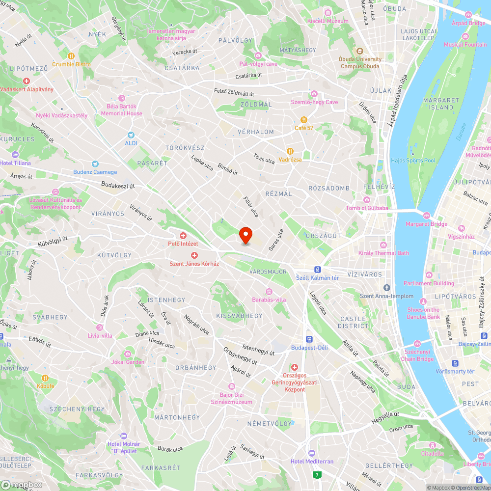 Veszélyes omladozó, lyukas kerítés bejelentés helye