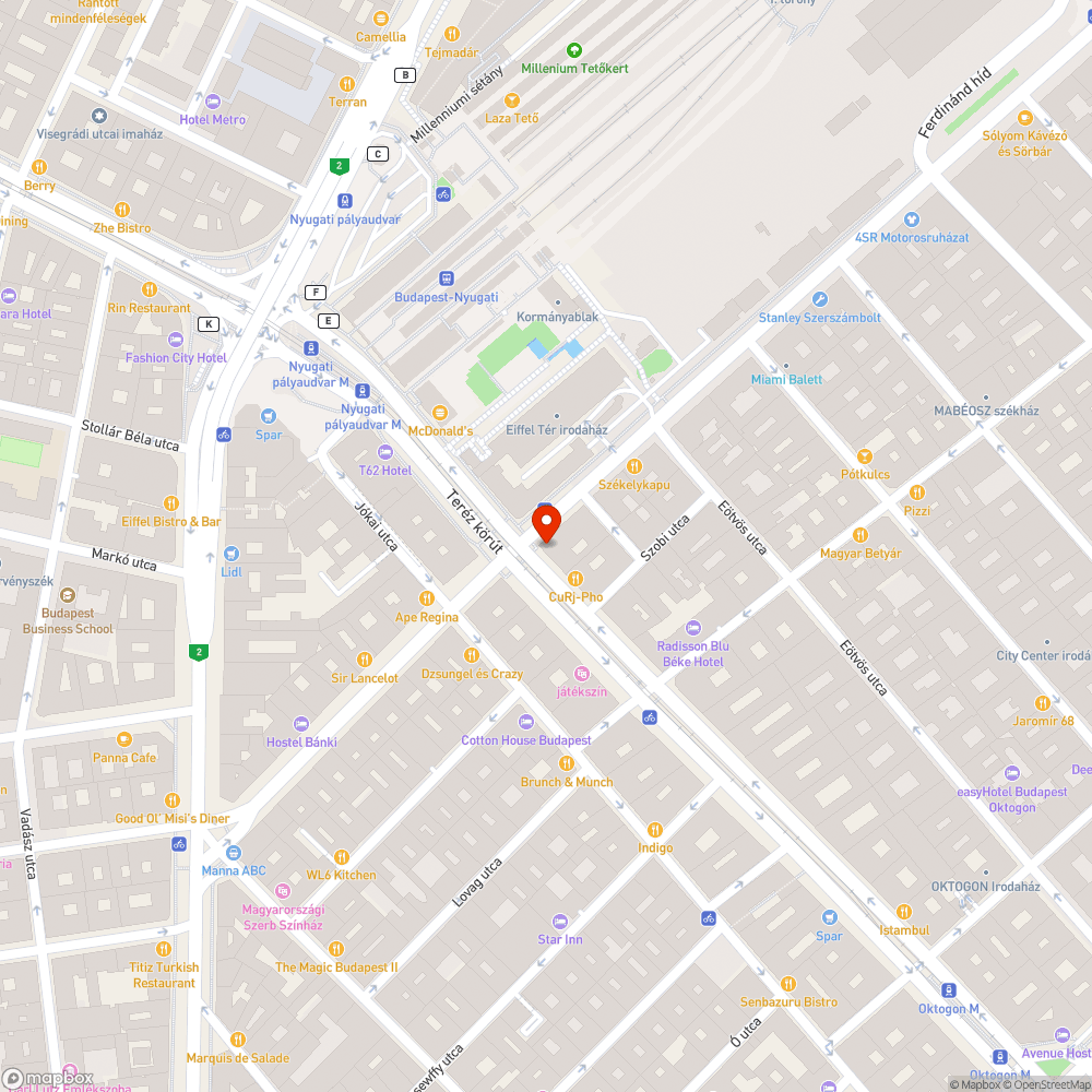 Nincsenek padok a troli-megállóban. bejelentés helye