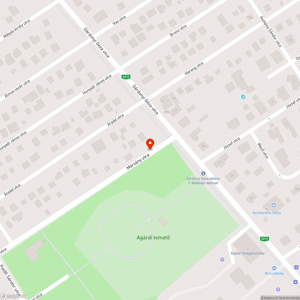 Márvány utcában ottfelejtett beton csövek bejelentés helye