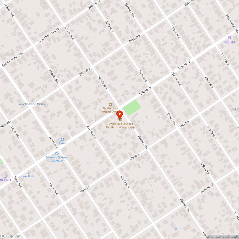 Több mint 1 éve elhagyott jármű az óvoda előtt bejelentés helye