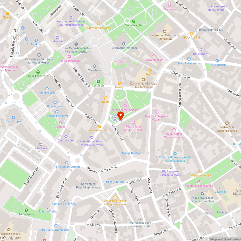 Kopott fedlap és hiányzó járda bejelentés helye