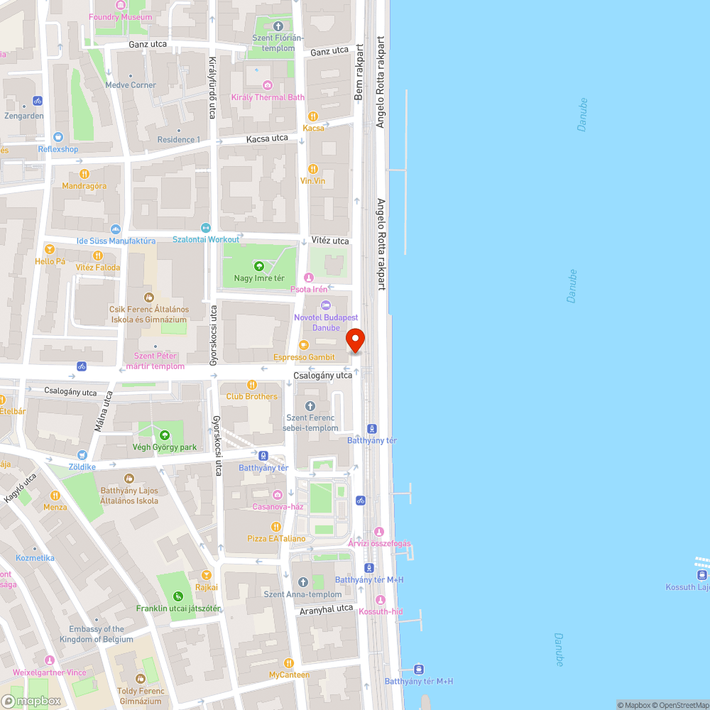 Kiálló csatornafedelek, bemélyedt az út bejelentés helye