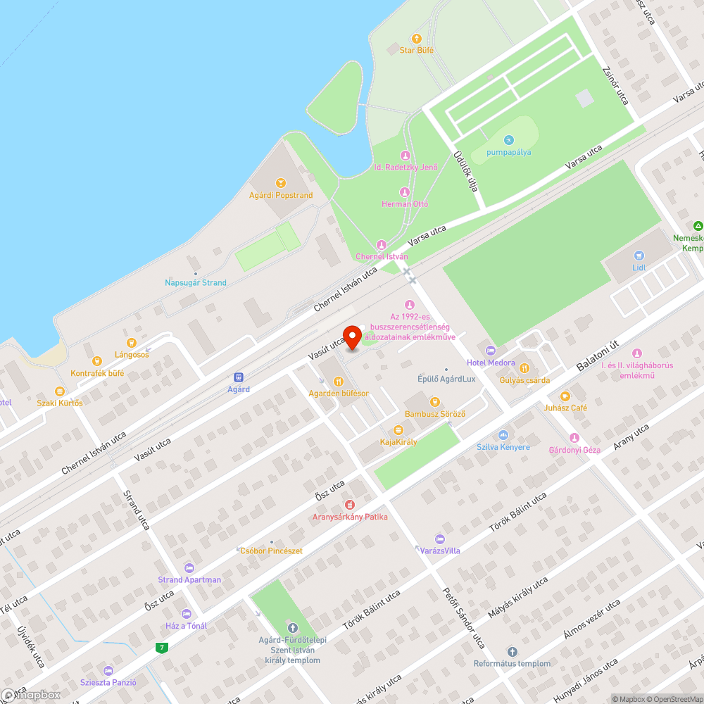 Kidölt információs tábla a Mammamia előtt bejelentés helye