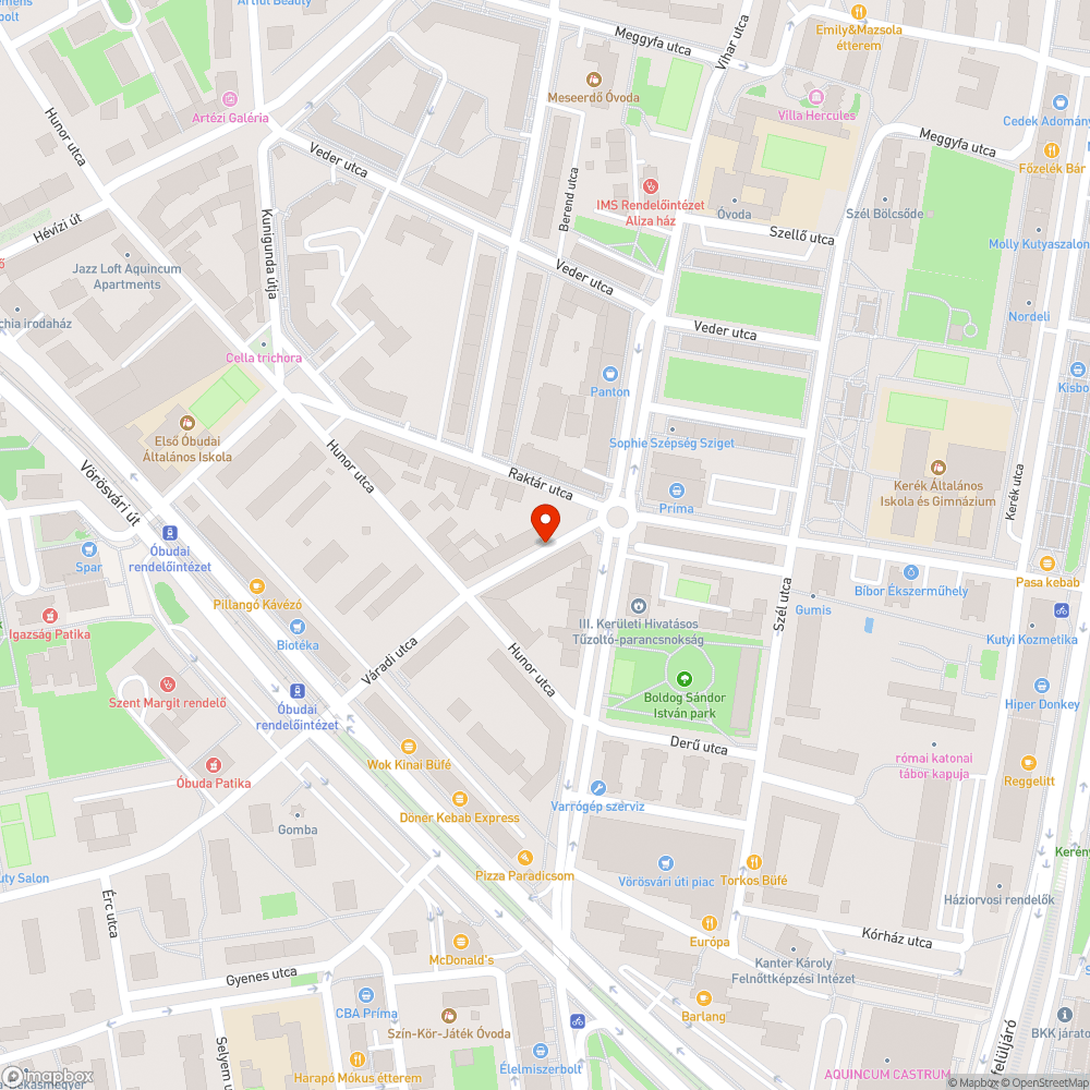 Rozsdás, kopott utcanévtábla bejelentés helye