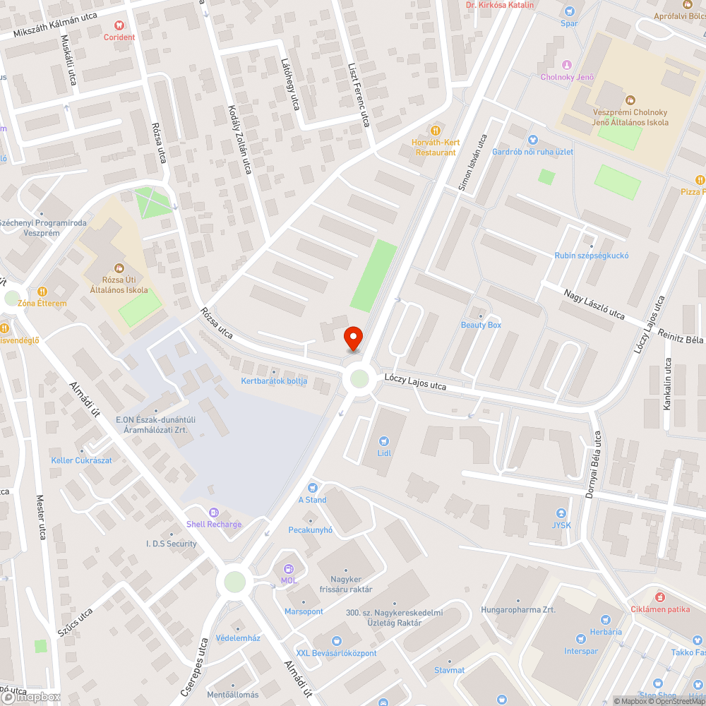 Kitört üvegű hirdetőoszlop bejelentés helye