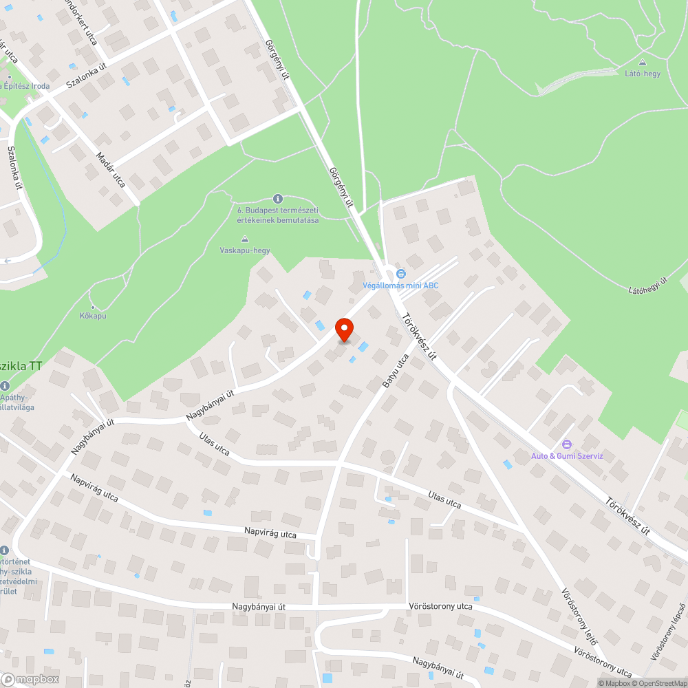 Beton oszlopok út kozepén bejelentés helye