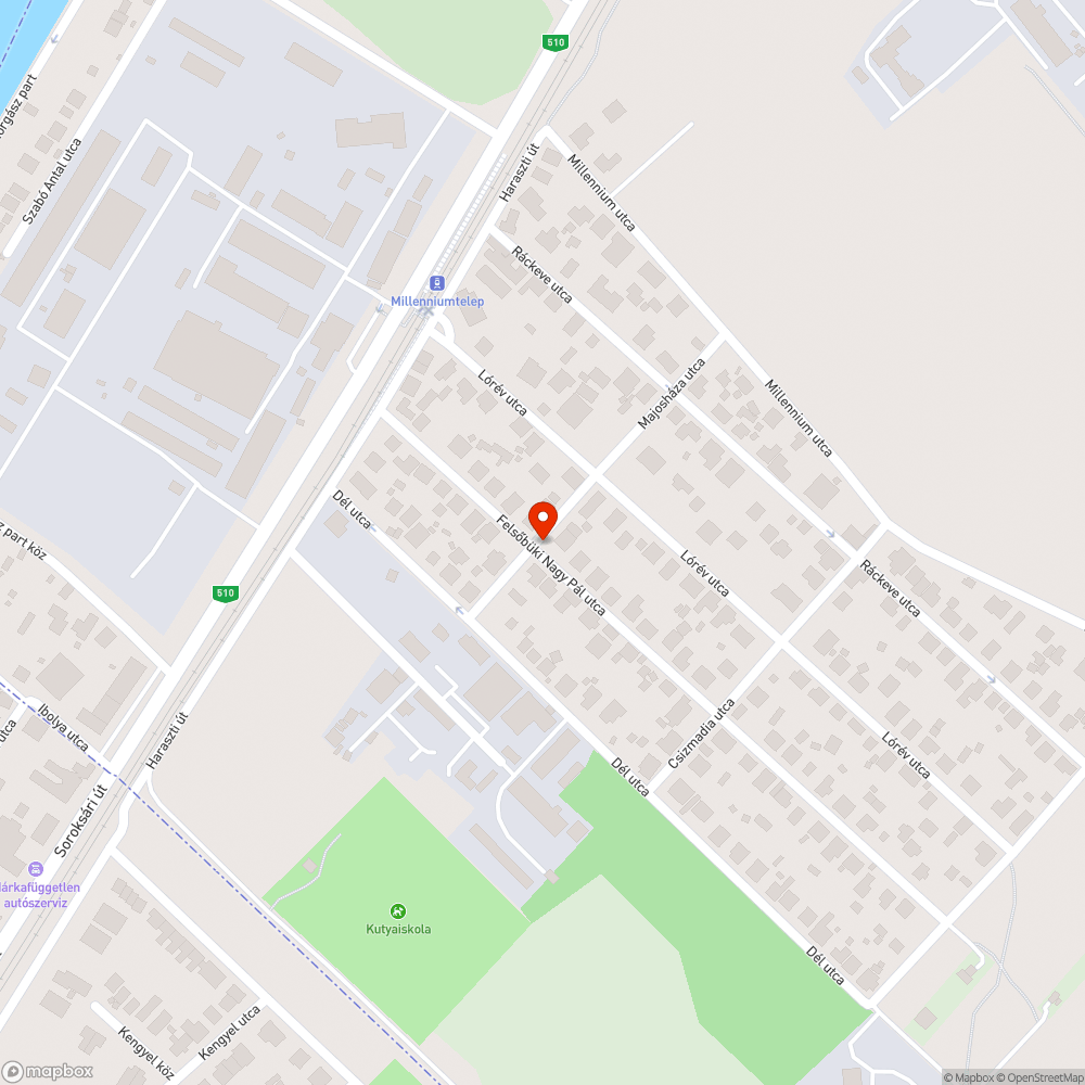 Egyre nagyobb kátyú a csatornafedél mellett bejelentés helye