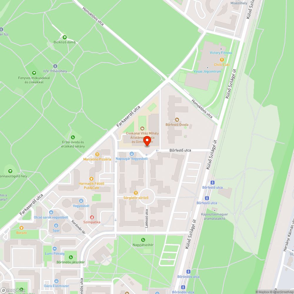 Avartól csúszós úttest, parkoló bejelentés helye