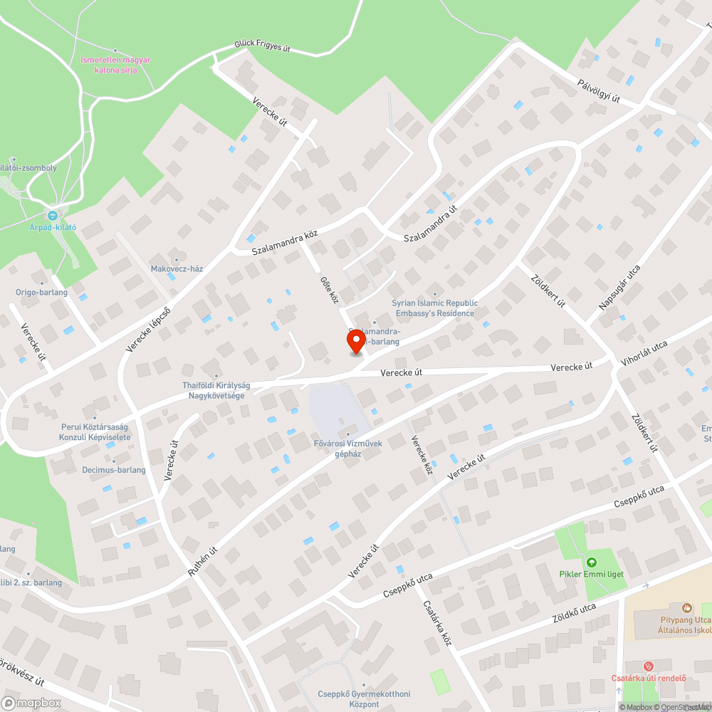 Rozsdás, elgörbült, lestrapált utcanévtábla bejelentés helye