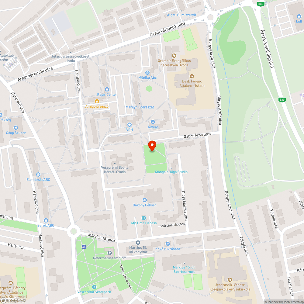 Megkopott, elöregedett és elkorhadt paraván bejelentés helye